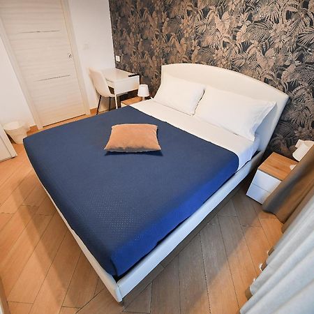 Karol Wojtyla Airport Bari Hotel Bagian luar foto