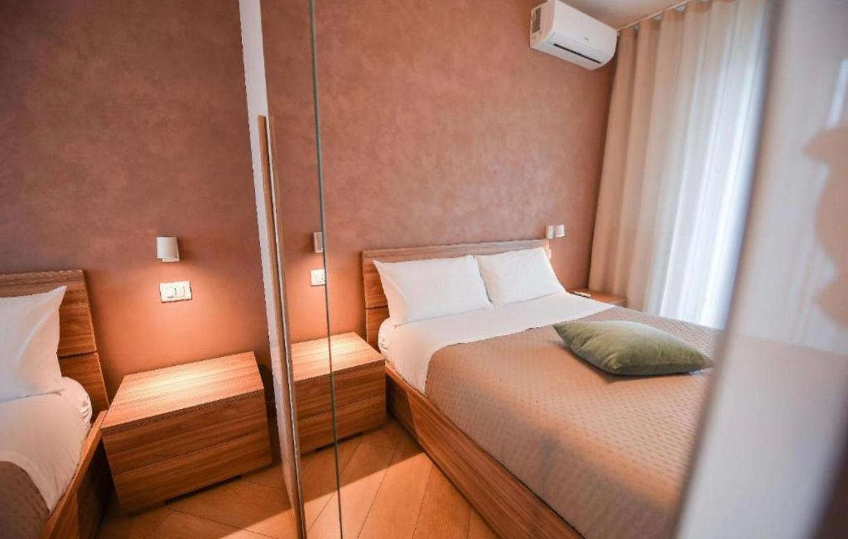 Karol Wojtyla Airport Bari Hotel Bagian luar foto