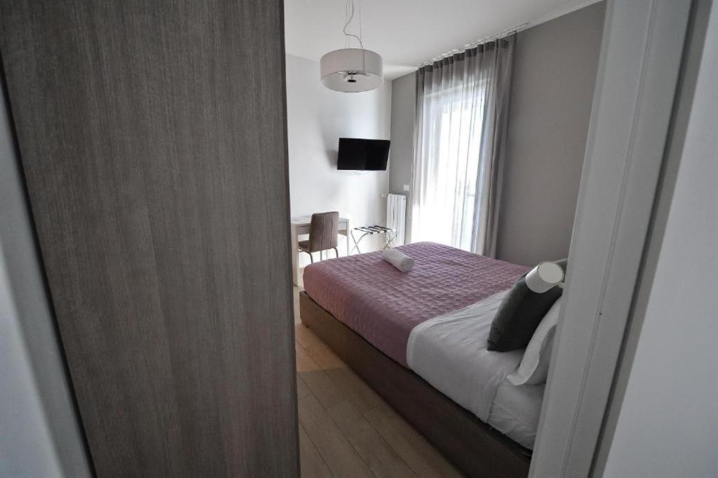 Karol Wojtyla Airport Bari Hotel Bagian luar foto