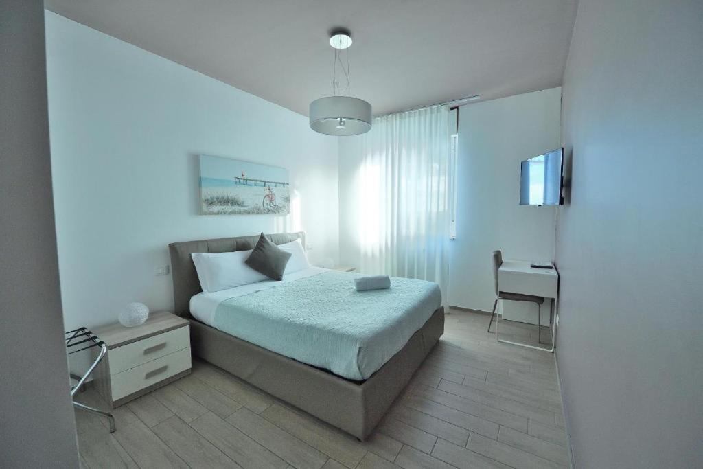 Karol Wojtyla Airport Bari Hotel Bagian luar foto