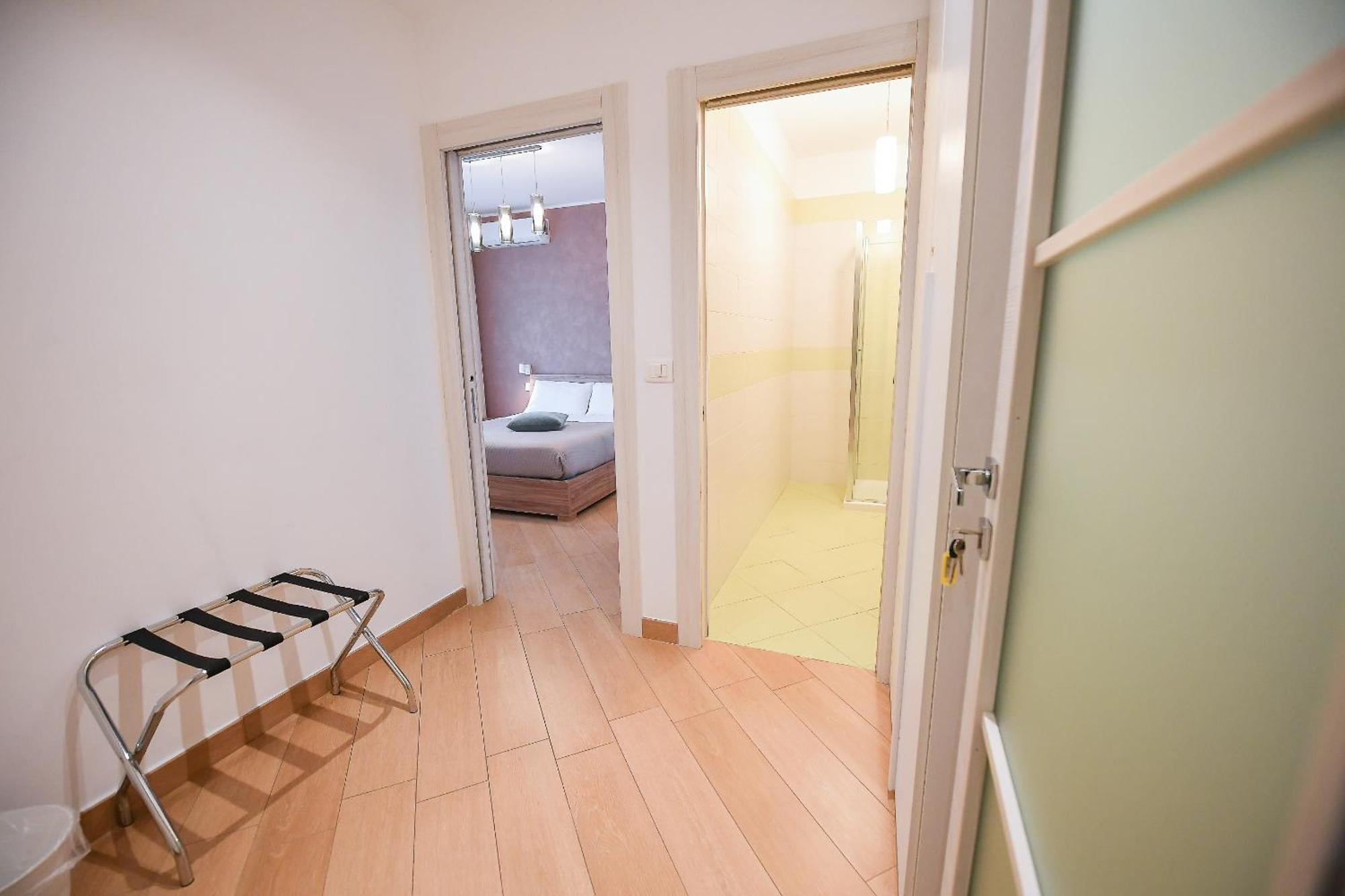 Karol Wojtyla Airport Bari Hotel Bagian luar foto