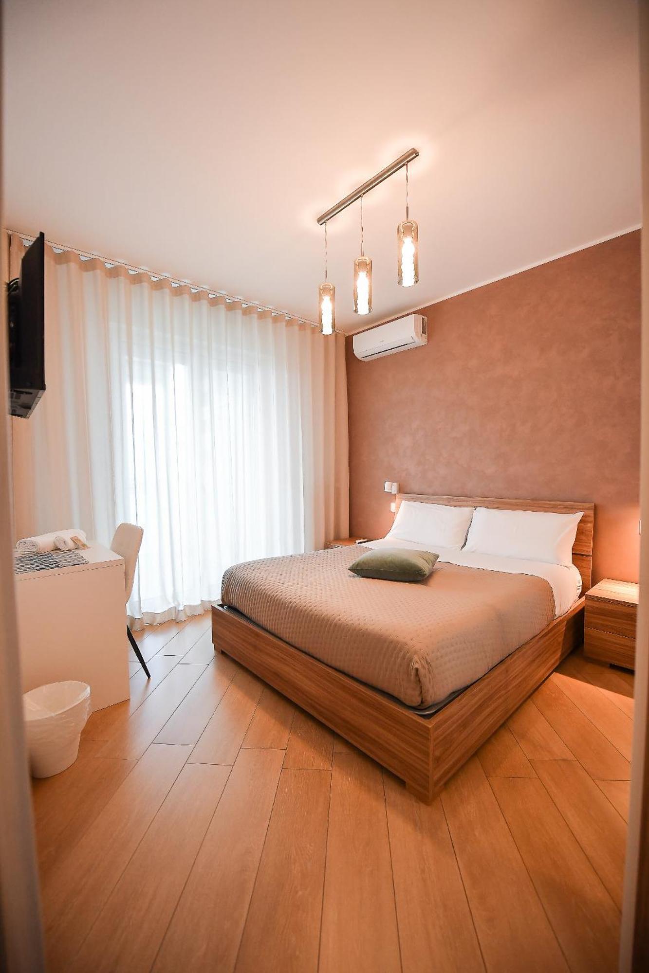 Karol Wojtyla Airport Bari Hotel Bagian luar foto