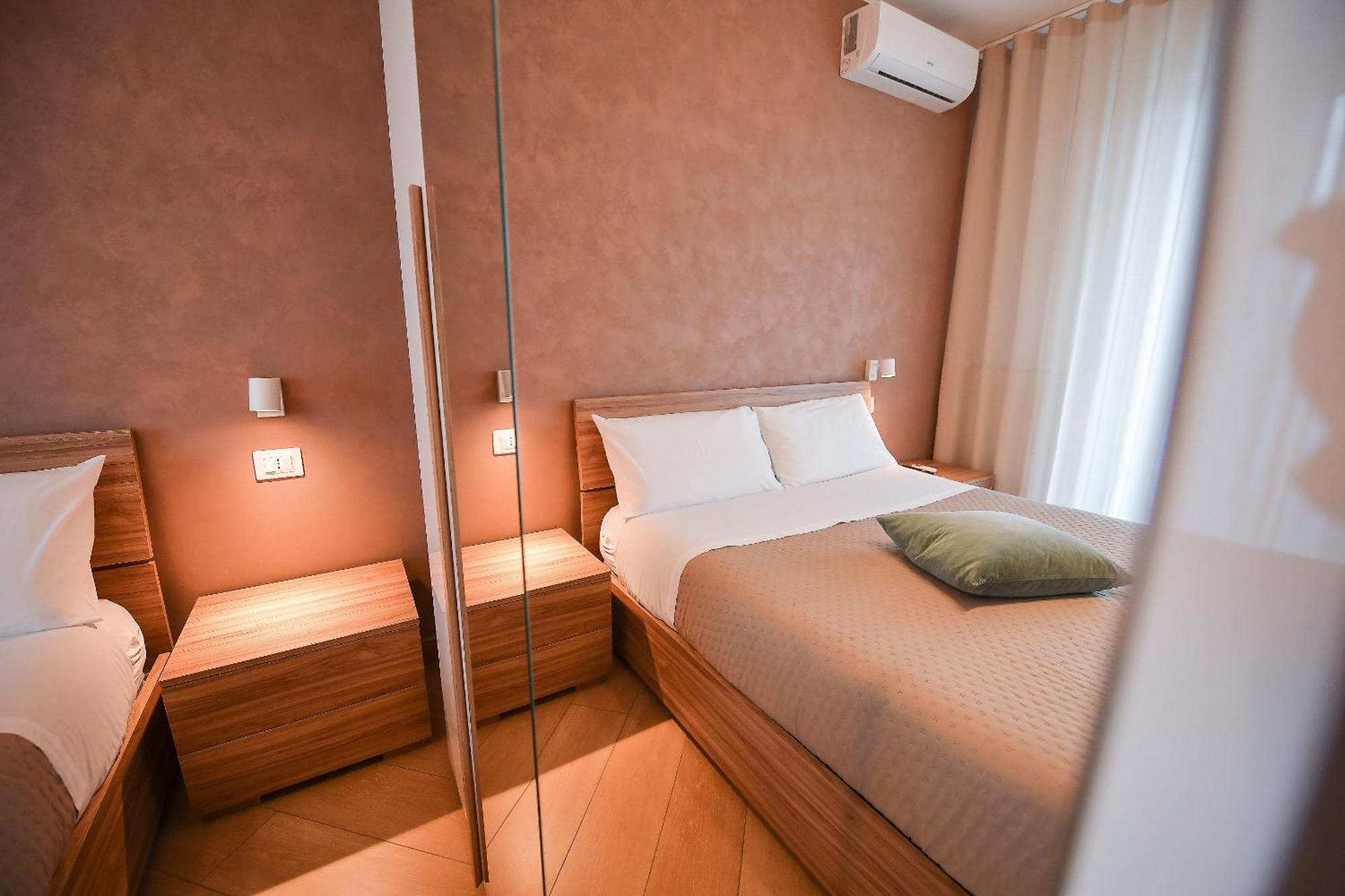 Karol Wojtyla Airport Bari Hotel Bagian luar foto