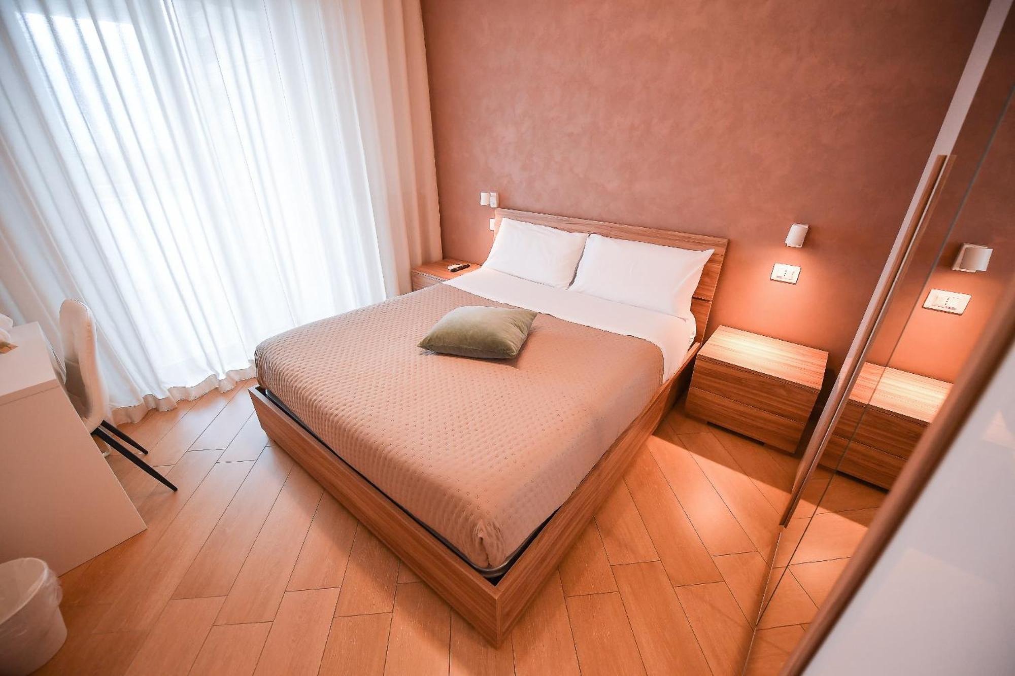 Karol Wojtyla Airport Bari Hotel Bagian luar foto