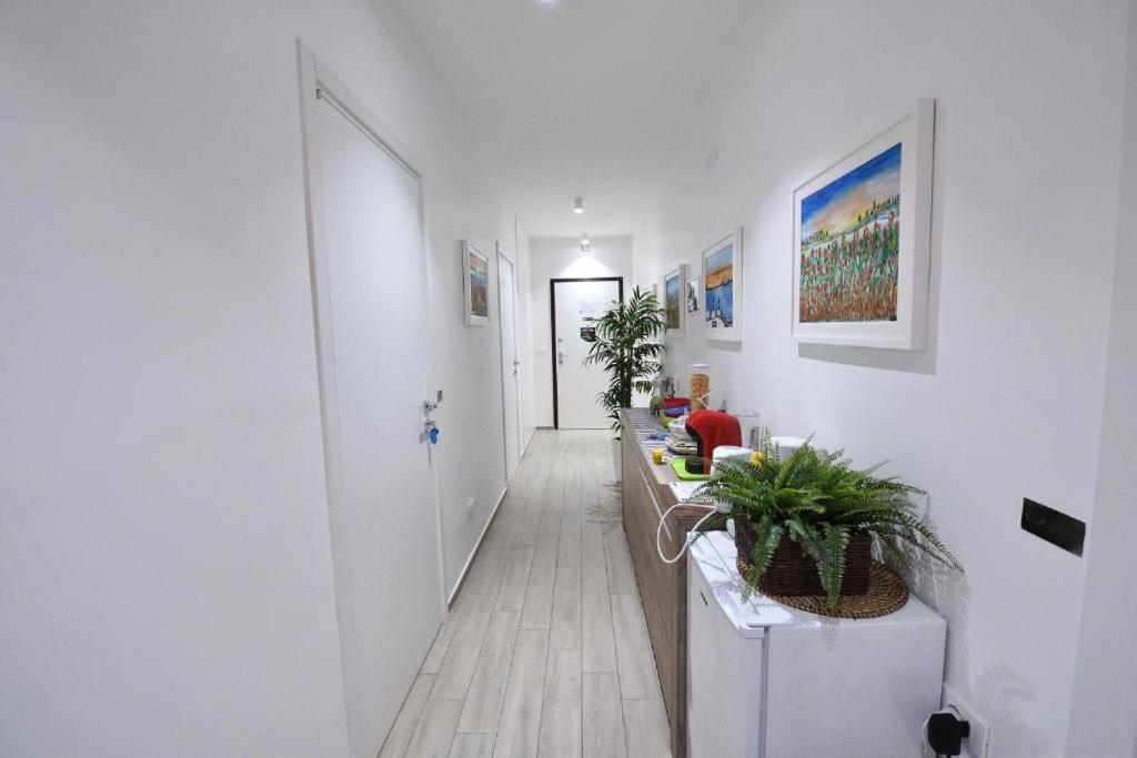 Karol Wojtyla Airport Bari Hotel Bagian luar foto