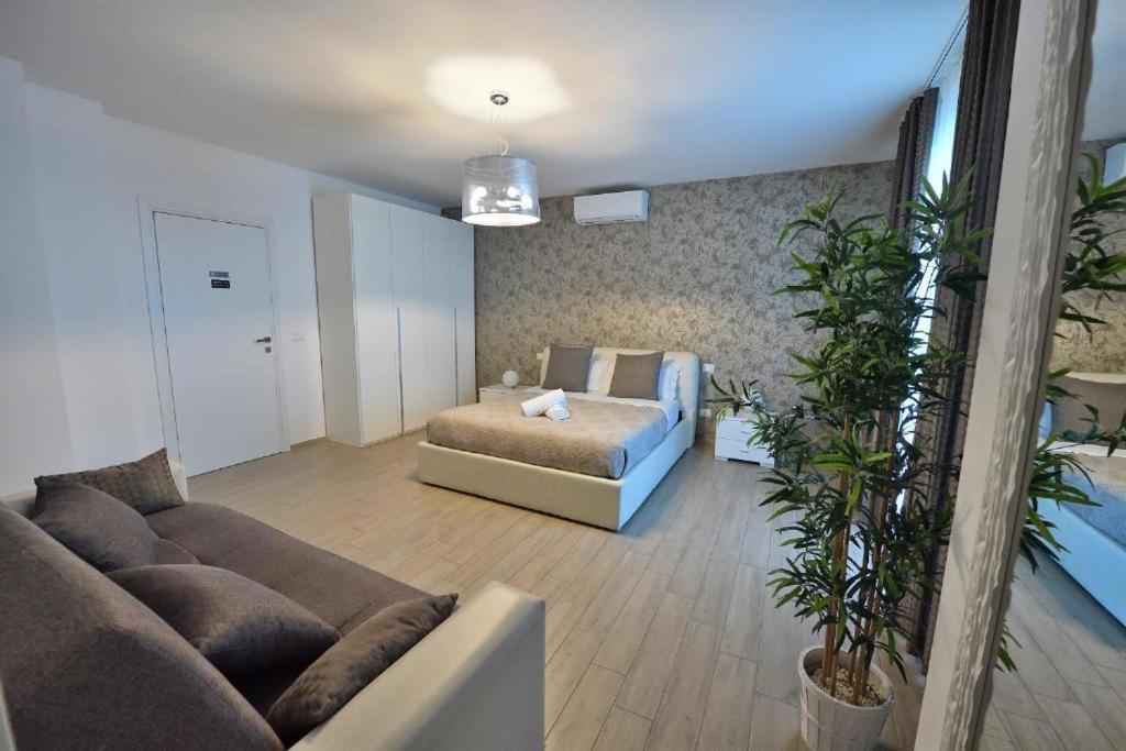 Karol Wojtyla Airport Bari Hotel Bagian luar foto