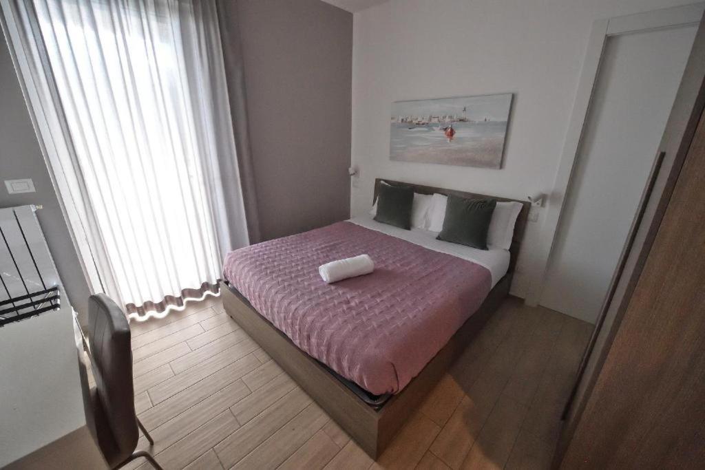 Karol Wojtyla Airport Bari Hotel Bagian luar foto