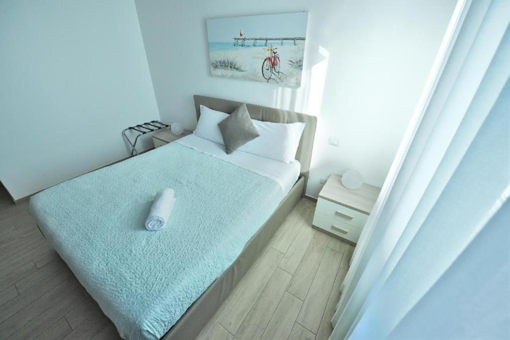 Karol Wojtyla Airport Bari Hotel Bagian luar foto
